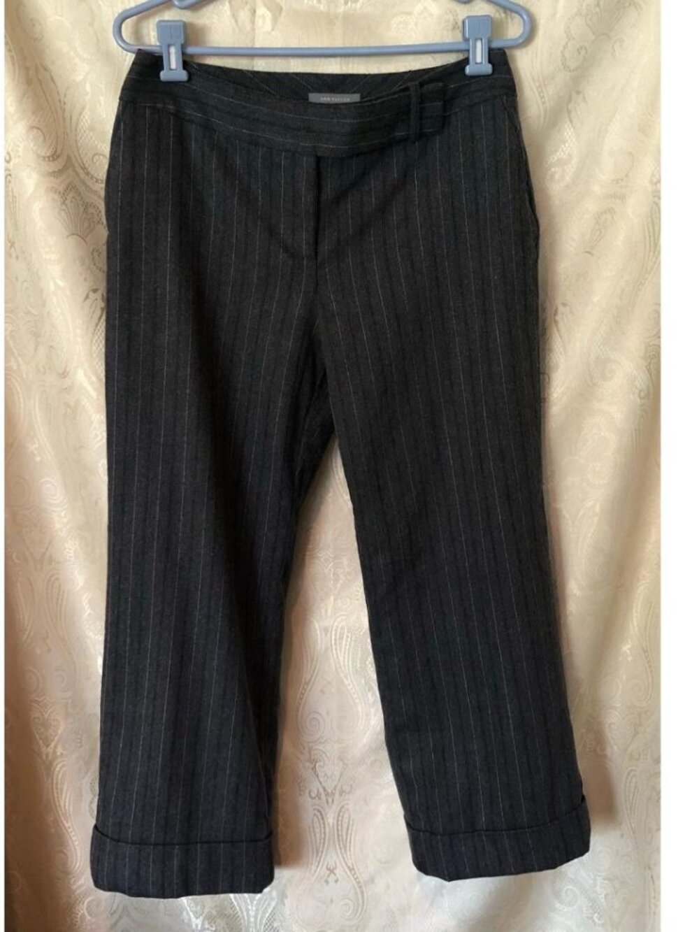 Ann Taylor Lined Wool blend straight leg cuffed Grey w/pinstripe pants, Sz: 10